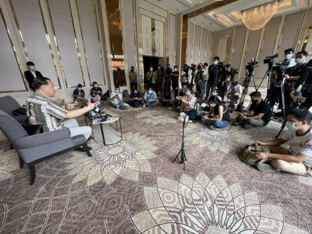 "สันธนะ" แถลงเปิดตัว "อ๊อด มิยาบิ" หุ้นใหญ่ "คริสตัล-เอมเมอรัลด์"
