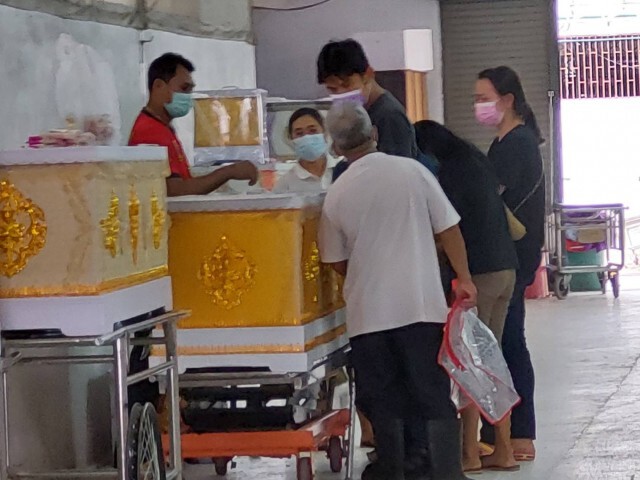 ญาติรับศพน้องมิ้นท์เหยื่อพลุกลับบ้านบำเพ็ญกุศล
