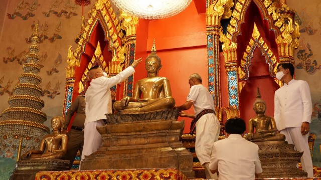 หลวงพ่อพระใสหนีโควิด19