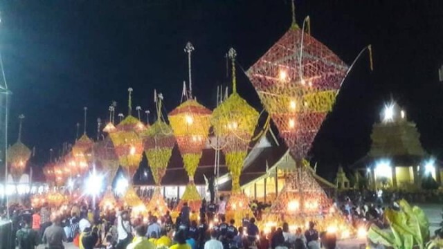 อลังการแห่ต้นดอกไม้บูชาพระรัตนตรัย