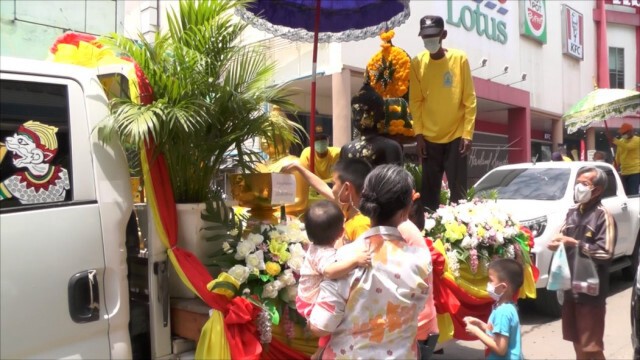 แห่องค์พระรอบเมืองพิจิตร-ลดแออัด