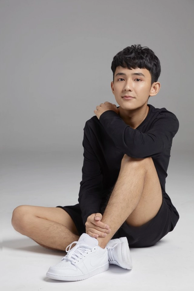 "เฟิร์ส อนุวัฒน์"กับผลงาน ก่อนมือลั่นคลิปสยิว