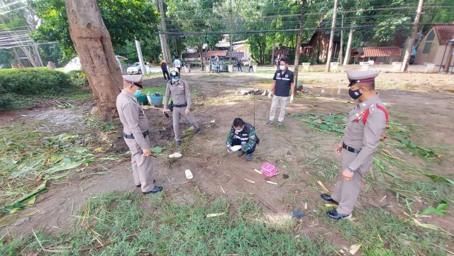 หนุ่มใหญ่ขรก.ซี8ให้อาหารช้างเจอสะบัดเหยียบซ้ำดับ