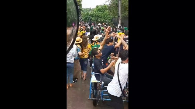 จ่อซ้ำรอยสกลนครจ้างรถแห่เล่นสงกรานต์ประแป้ง