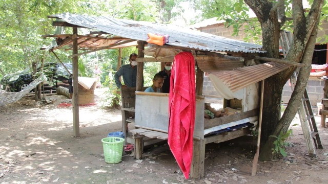 ลูกป่วยจิตขาดยาคลั่งใช้ไม้ไล่ตีแม่บาดเจ็บ