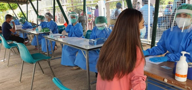 รพ.ขอนแก่นปิดตึกผู้ป่วยหลังหมอ-พยาบาลกักตัว 105 คน