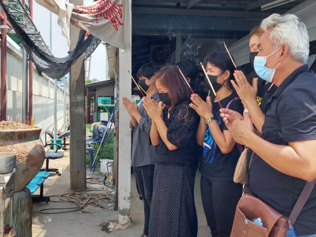 ญาติร่ำไห้รับศพข้าราชการซี 8 ถูกช้างเหยียบ