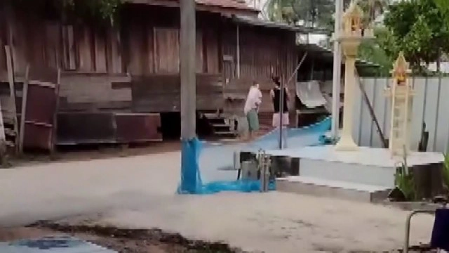 ลูกป่วยจิตขาดยาคลั่งใช้ไม้ไล่ตีแม่บาดเจ็บ