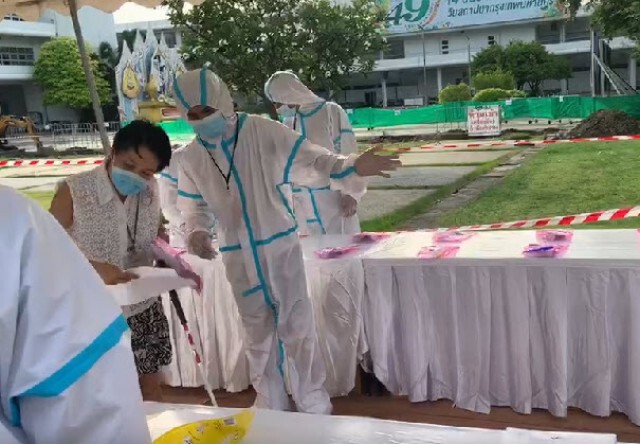 บรรยากาศคิกออฟ ตรวจโควิดผู้ประกันตน ม.33,39,40 เป็นไปอย่างราบรื่น มีผู้มาใช้บริการจำนวนมาก