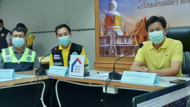 ปิดแล้วพระบรมธาตุนาดูนก้มกราบนอกรั้ว