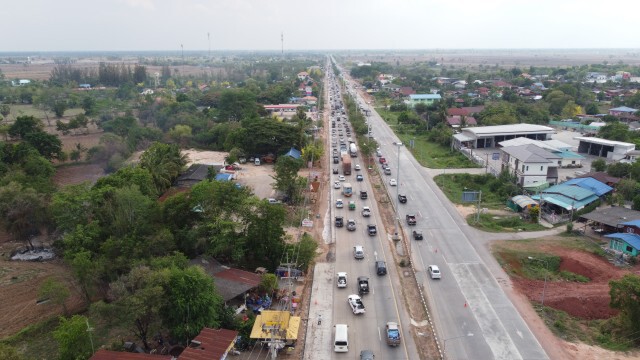 มิตรภาพรถติดหนึบทางหลวงเปิดช่องพิเศษ