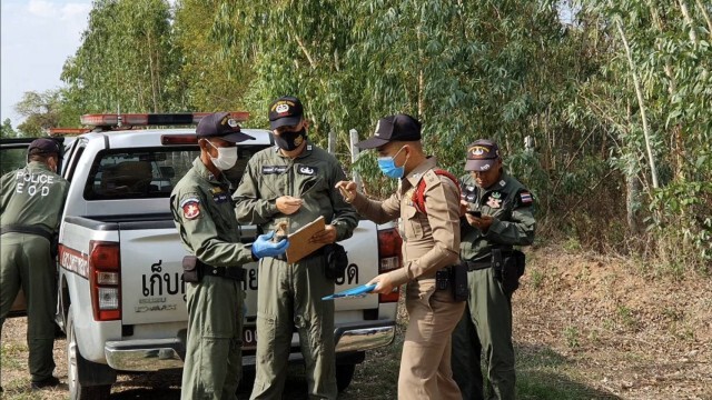 ระทึกทั้งหมู่บ้านหนุ่มขุดหาอึ่งเจอระเบิด