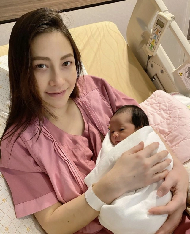 "นาตาลี" ดีใจ!! ได้เจอหน้าลูกสาว 15 นาทีที่ล้ำค่า แชร์ประสบการณ์ให้นมลูกที่แม่ติดโควิด-19