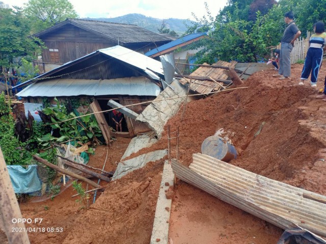 พายุฝนกระหน่ำดินสไลด์-กำแพงล้มทับบ้าน