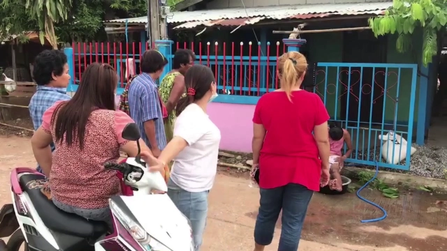 ป้าวอนช่วยเหลือปวดแสบร้อนคล้ายหนอนออกรูขุมขน