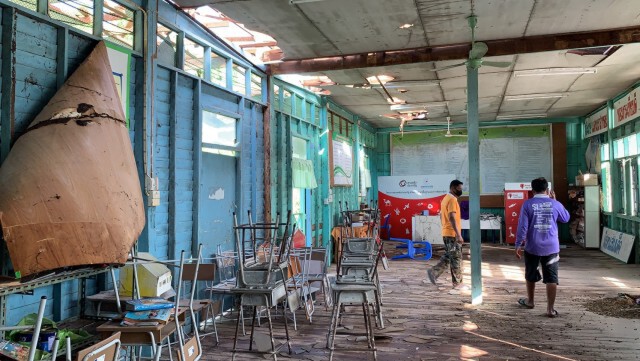 พายุถล่มโรงเรียน บ้านเรือนพังยับนับร้อยหลัง