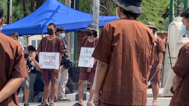 มวลชนทะลุฟ้าจัดกิจกรรม ยืน112 นาที ร้องปล่อยแกนนำราษฎร