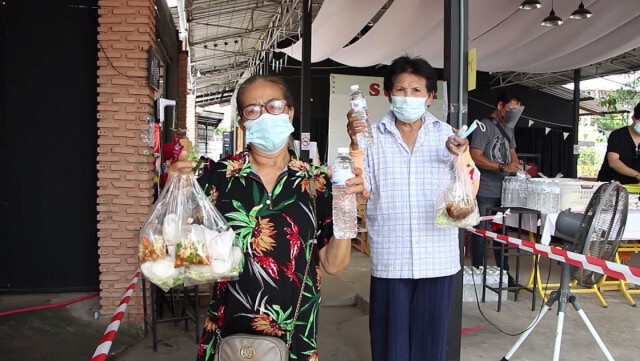 สวยใจดี! ร้านอาหารดังเมืองขอนแก่น แจกอาหารฟรีสู้โควิด19