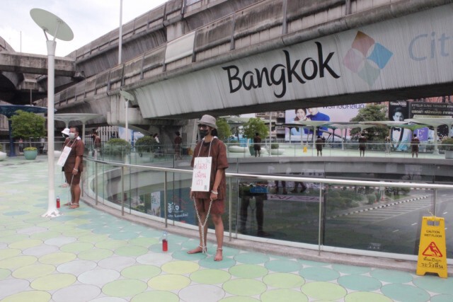 "หมู่บ้านทะลุฟ้า"เดินหน้าจัด"ยืนหยุดขังฯ"ที่สกายวอล์ค เผยจะเปลี่ยนสถานที่ทุกวัน