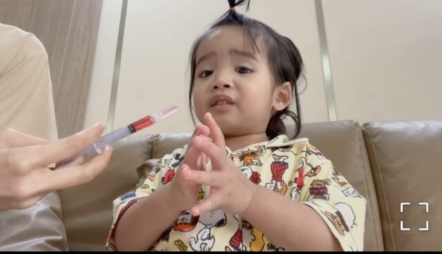 "อุ้ม ลักขณา" เผยอาการ "น้องดิสนีย์" เอกซเรย์ปอดเริ่มมีฝ้าขาว หมอให้ยาต้านไวรัส