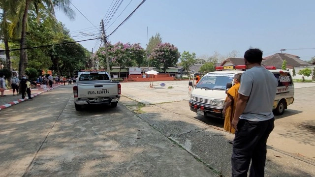 "ผึ้งหลวง"รุมต่อยภารโรงดับคารร.กาวิละ