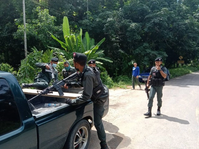 เร่งไล่ล่าหนุ่มจี้แฟนสาวขโมยรถ - ปืน M16 ตชด.