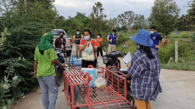 ตรวจเข้มบ้านหนองกอก หลังผู้ว่าโคราชสั่งล็อกดาวน์หมู่บ้าน