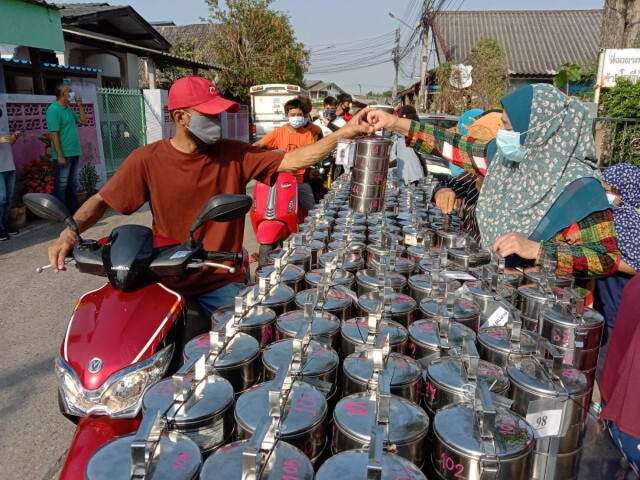 "มุสลิม"ปรุงอาหารใส่ปิ่นโตแจกช่วงศีลอด