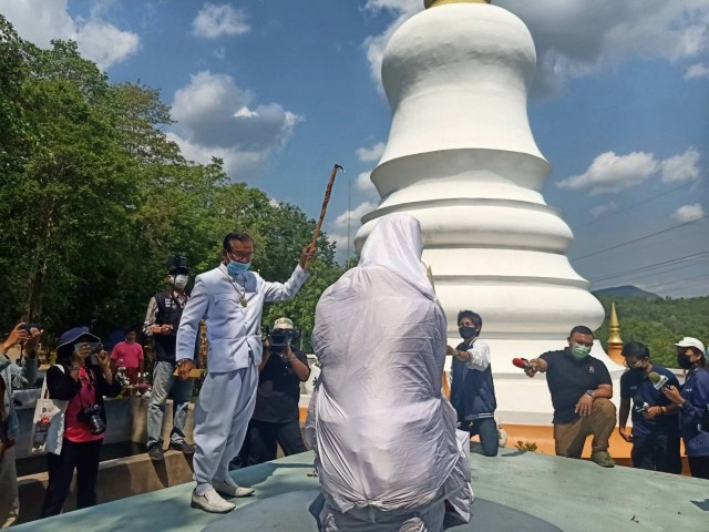 ทุบแล้วรูปปั้นตัดหัวพุทธบูชา เตรียมเอาผิดลูกศิษย์ไม่ห้ามตัดหัว