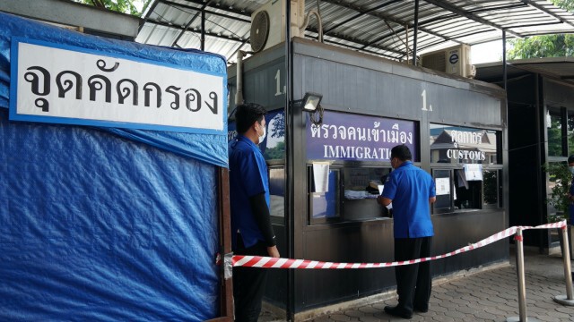ตรวจเข้มรถบรรทุกเข้าออกด่านสะพานหลังแอบนำยาบ้าเข้าประเทศ