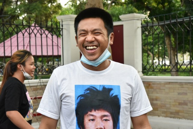 "ไผ่ ดาวดิน-สมยศ" พ้นคุกแล้ว! หวังศาลให้ความเป็นธรรมเพื่อนแกนนำ