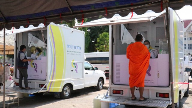 ลุ้นผลตรวจโควิด พระ-เณรกว่า 40 รูป