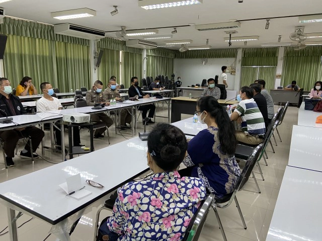 กลุ่มคนขอนแก่นบุก สสจ.ขอนแก่น ไม่พอใจปล่อยคนติดเชื้อเพิ่ม