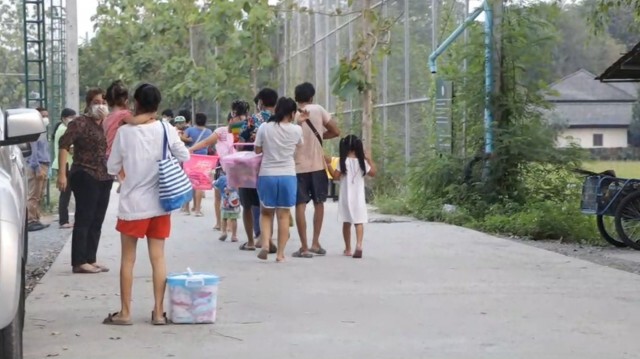 สุดสะเทือนใจพ่อ-แม่ส่งลูกป่วยโควิดเข้ารพ.สนาม