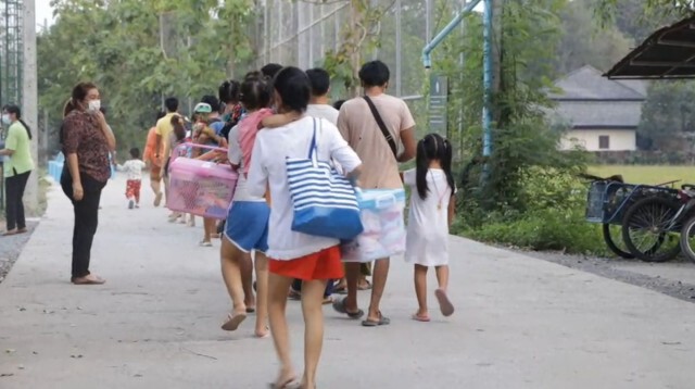 สุดสะเทือนใจพ่อ-แม่ส่งลูกป่วยโควิดเข้ารพ.สนาม