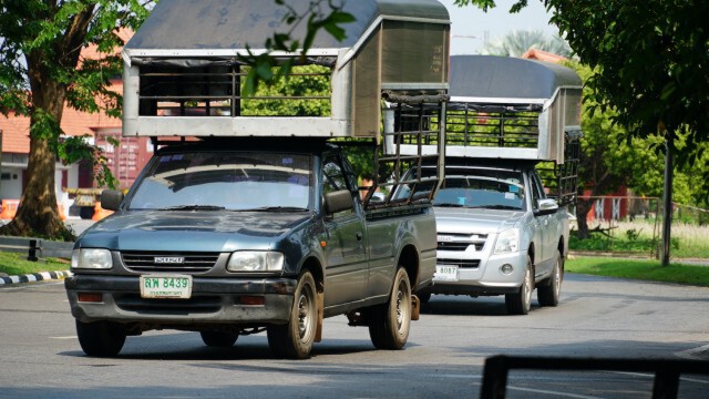ตรวจเข้มรถบรรทุกเข้าออกด่านสะพานหลังแอบนำยาบ้าเข้าประเทศ