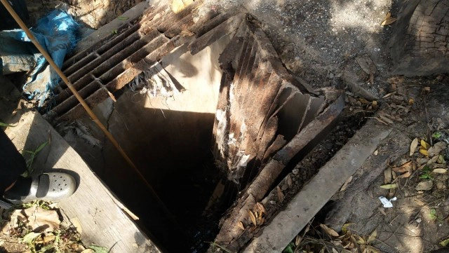 หวิดดับ ! ตะแกรงเหล็กชำรุด สาวพิมายพลัดตกท่อระบายน้ำ