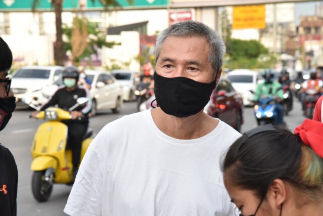 "ไผ่ ดาวดิน-สมยศ" พ้นคุกแล้ว! หวังศาลให้ความเป็นธรรมเพื่อนแกนนำ