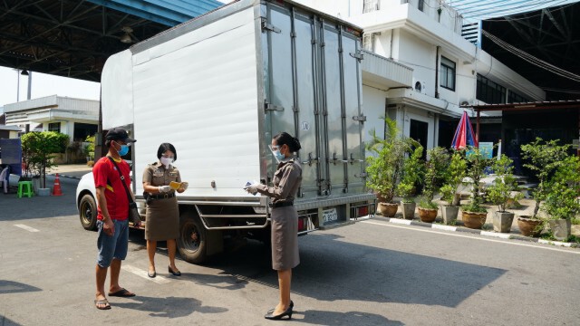 ตรวจเข้มรถบรรทุกเข้าออกด่านสะพานหลังแอบนำยาบ้าเข้าประเทศ