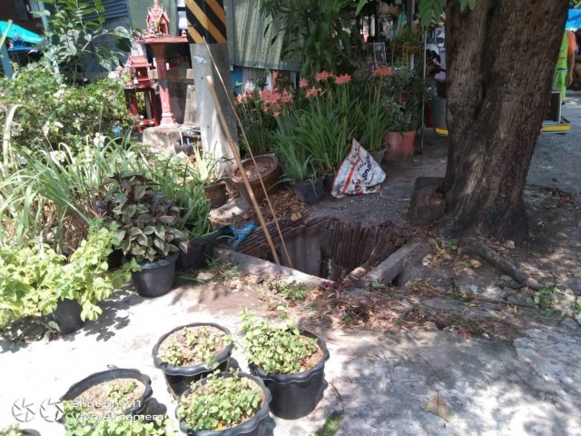 หวิดดับ ! ตะแกรงเหล็กชำรุด สาวพิมายพลัดตกท่อระบายน้ำ