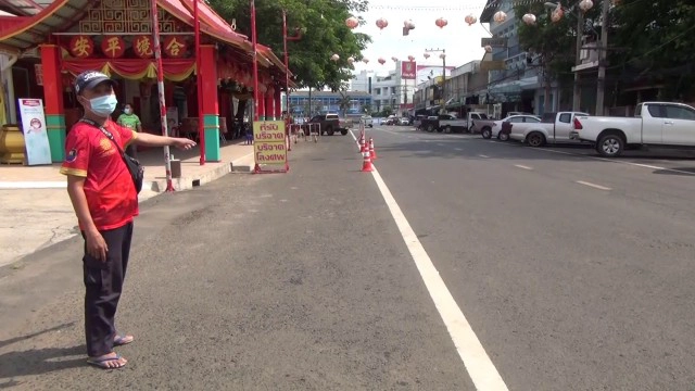 แชร์ว่อนโจ๋ห้าวเบิ้ล จยย.ยกล้อก่อกวนหน้ามูลนิธิวันละกว่า 10 รอบก่อนถูกล็อกตัวส่ง ตร.