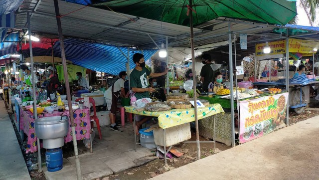 พ่อค้าแม่ค้ายกระดับกันโควิด ไม่ใส่หน้ากากเข้าตลาดไม่ขาย
