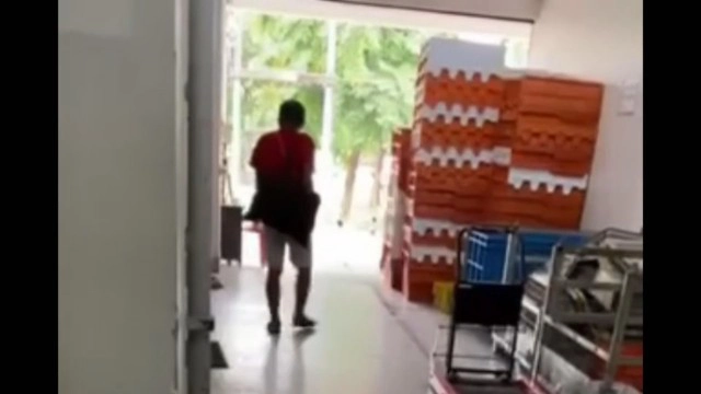 พระแปลงร่างเข้าไปรษณีย์เดินออกมาเป็นคนธรรมดา