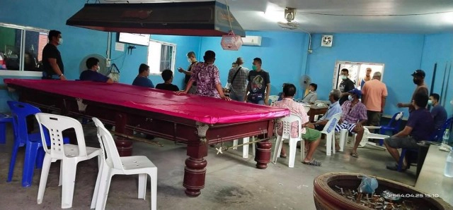 รวบนักพนันมวยตู้ ฝ่าฝืน พ.ร.ก.ฉุกเฉิน ได้ผู้ต้องหา 16 คน พร้อมของกลาง