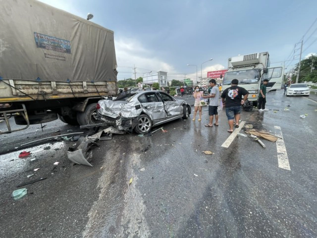 ชนวินาศ 2 รอบ 30 กว่าคันลงมอกลางดง