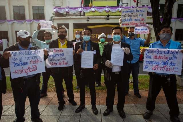 ประธานสมาพันธ์แรงงานแท็กซี่ไทย ค้าน"ศักดิ์สยาม"เตรียมออกกม.ให้แท็กซี่ป้ายดำ รับคนผ่านแอพพลิเคชั่นได้