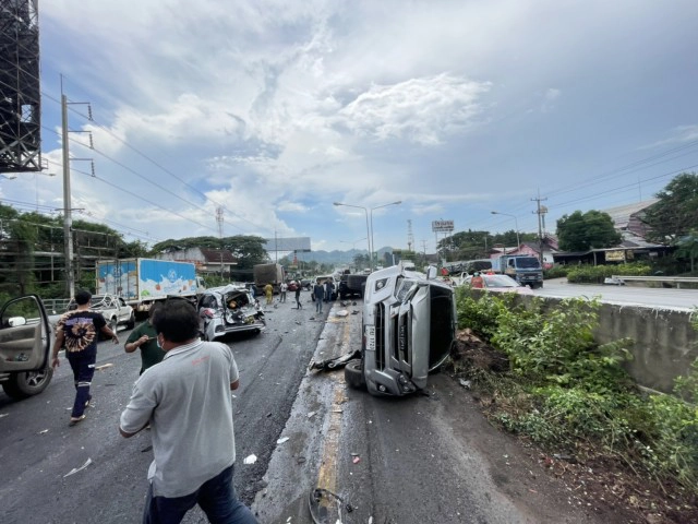 ชนวินาศ 2 รอบ 30 กว่าคันลงมอกลางดง