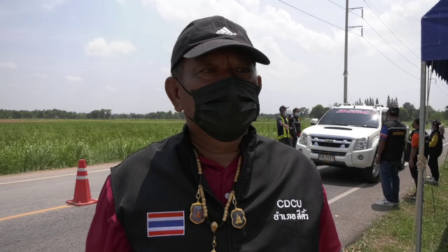กำนันนำลูกบ้านตั้งด่านปิดถนน ไม่ให้กลุ่มเสี่ยงเข้าหมู่บ้าน
