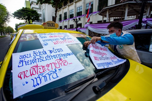 ประธานสมาพันธ์แรงงานแท็กซี่ไทย ค้าน"ศักดิ์สยาม"เตรียมออกกม.ให้แท็กซี่ป้ายดำ รับคนผ่านแอพพลิเคชั่นได้