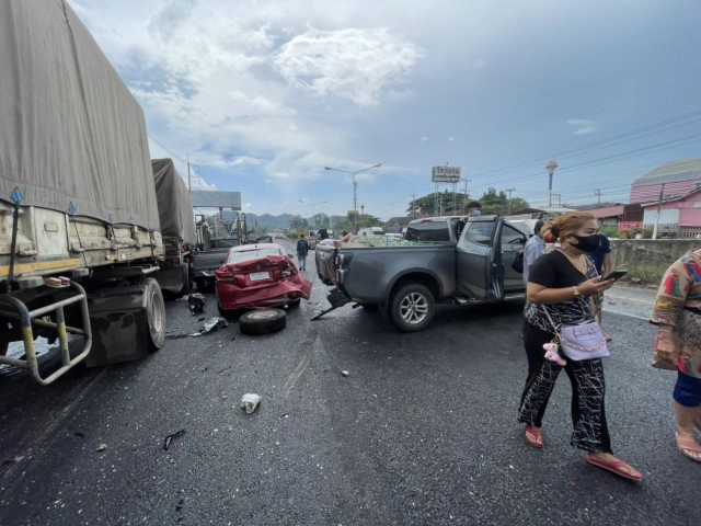 ชนวินาศ 2 รอบ 30 กว่าคันลงมอกลางดง